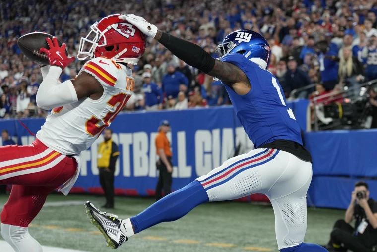 Giants Embarrassed in Prime Time To Chiefs in Outing Devoid of Offense 